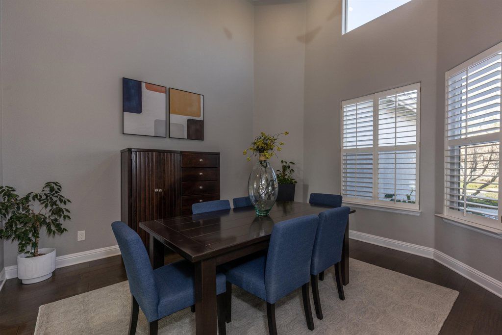 Image 8 of property listing at 886 886 Old Oak Rd, Livermore, CA 94550