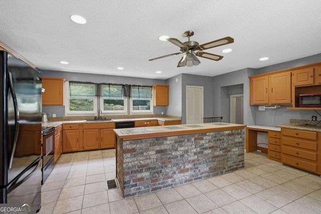 26 8th Street, Emerson, GA 30137