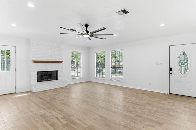 1810 Greentree Drive Drive, Huntsville, TX 77340