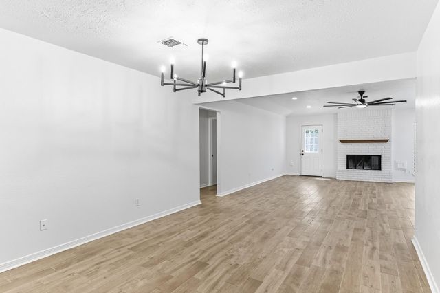 1810 Greentree Drive Drive, Huntsville, TX 77340