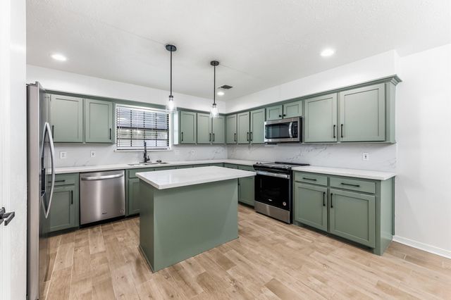 1810 Greentree Drive Drive, Huntsville, TX 77340