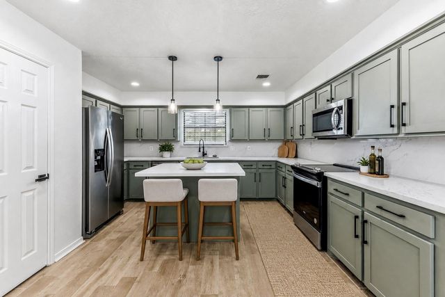 1810 Greentree Drive Drive, Huntsville, TX 77340