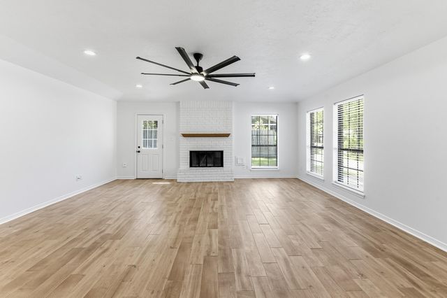 1810 Greentree Drive Drive, Huntsville, TX 77340