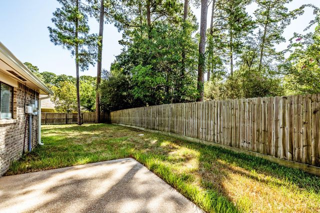 1810 Greentree Drive Drive, Huntsville, TX 77340