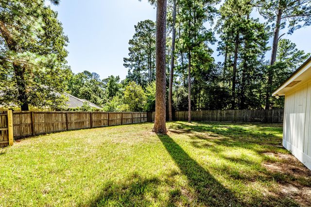 1810 Greentree Drive Drive, Huntsville, TX 77340