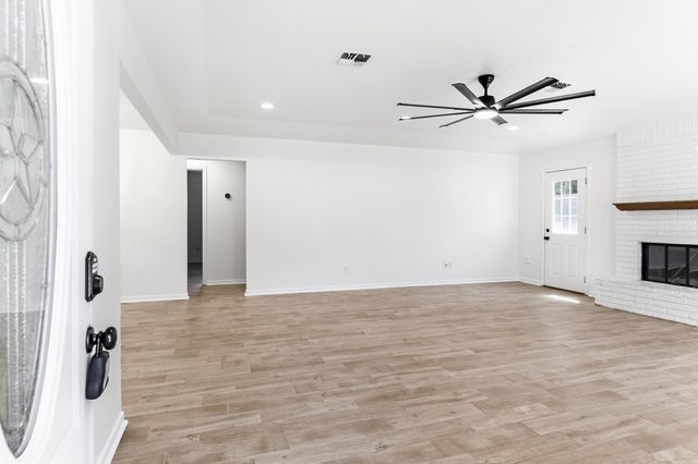 1810 Greentree Drive Drive, Huntsville, TX 77340