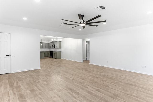 1810 Greentree Drive Drive, Huntsville, TX 77340