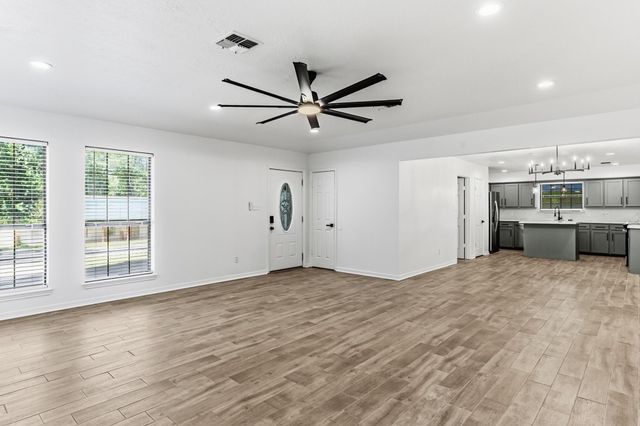 1810 Greentree Drive Drive, Huntsville, TX 77340