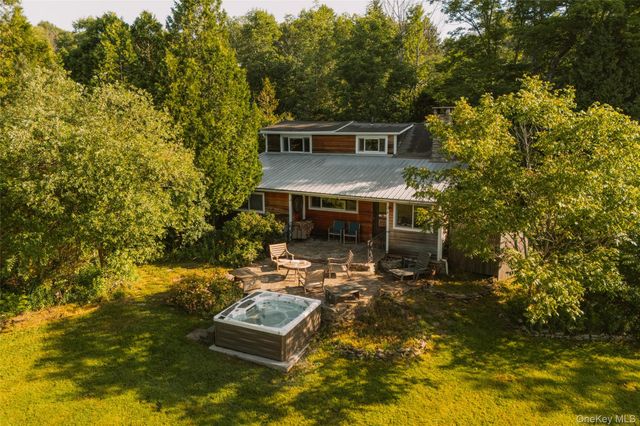 10 Elk Point Road, Livingston Manor, NY 12758