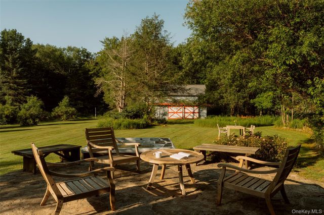 10 Elk Point Road, Livingston Manor, NY 12758