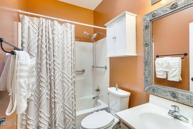 3925 S Via De Cristal, Green Valley, AZ 85614
