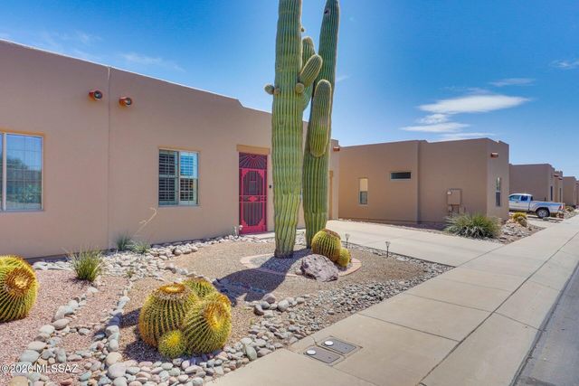 3925 S Via De Cristal, Green Valley, AZ 85614