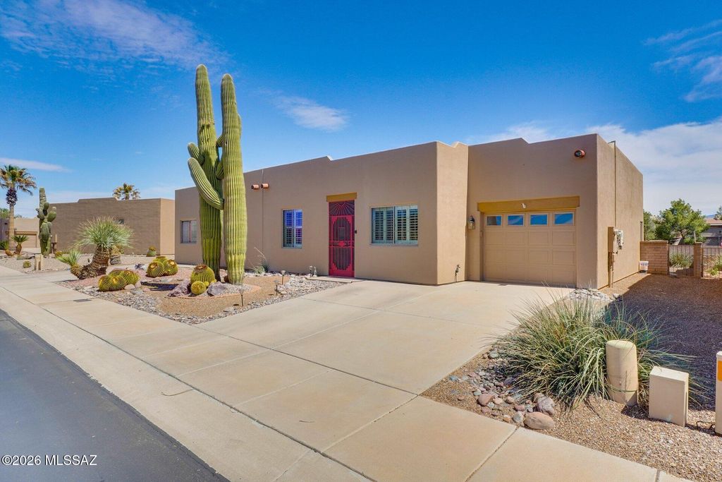 3925 S Via De Cristal, Green Valley, AZ 85614