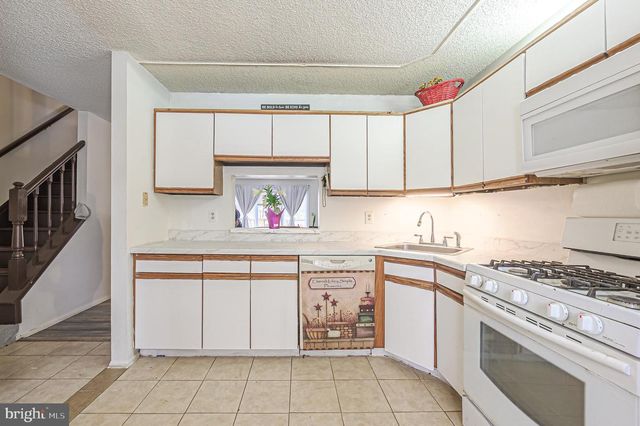 41 SENECA DR, Absecon, NJ 08205