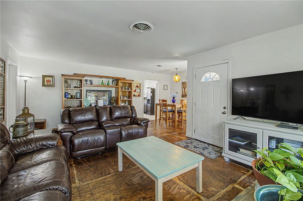 307 East Barton Street, Calvert, TX 77837 — photo 5