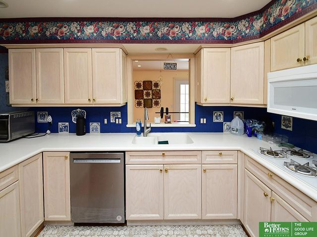 600 Ridgewood Avenue, Omaha, NE 68114