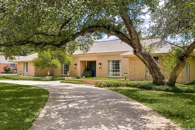 200 Sir Arthur Ct, Castle Hills, TX 78213