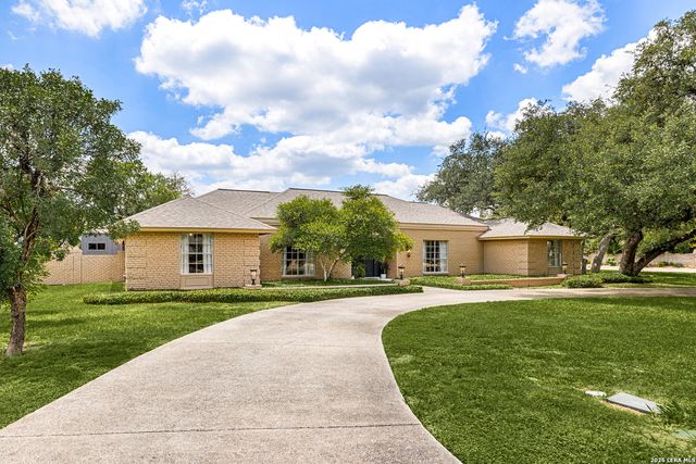 200 Sir Arthur Ct, Castle Hills, TX 78213