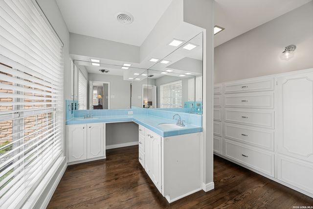 200 Sir Arthur Ct, Castle Hills, TX 78213