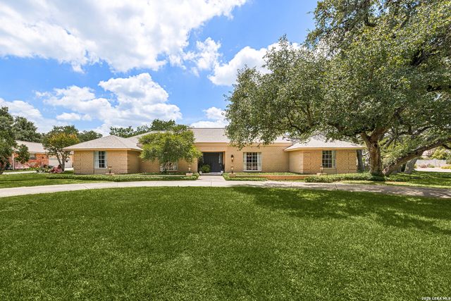 200 Sir Arthur Ct, Castle Hills, TX 78213