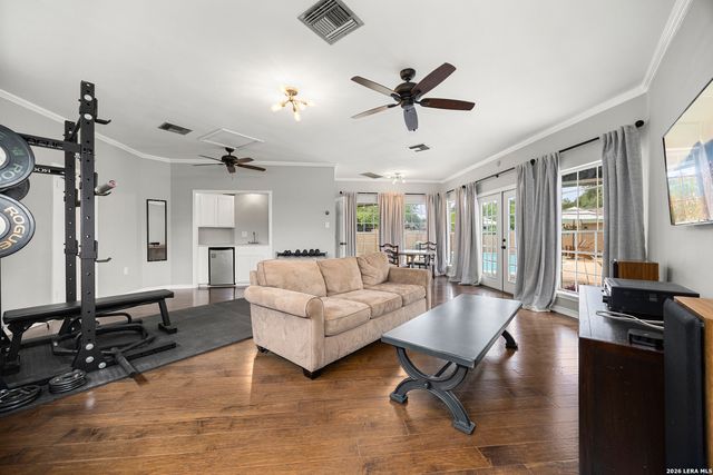 200 Sir Arthur Ct, Castle Hills, TX 78213