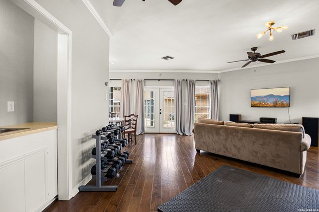 200 Sir Arthur Ct, Castle Hills, TX 78213