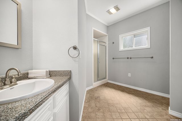 200 Sir Arthur Ct, Castle Hills, TX 78213