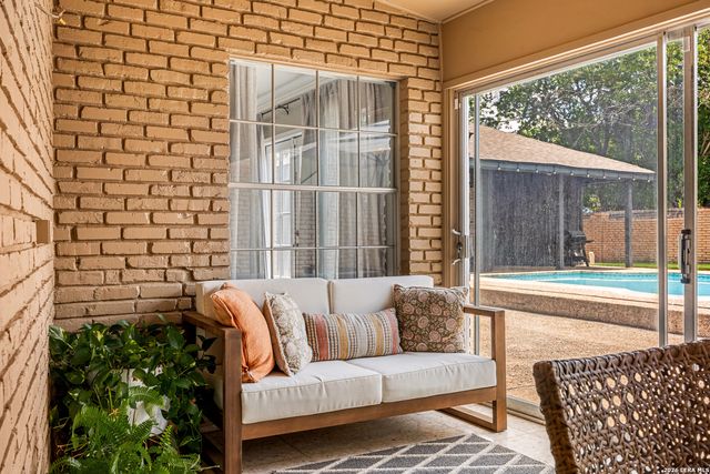 200 Sir Arthur Ct, Castle Hills, TX 78213