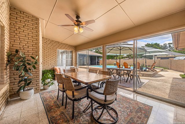 200 Sir Arthur Ct, Castle Hills, TX 78213