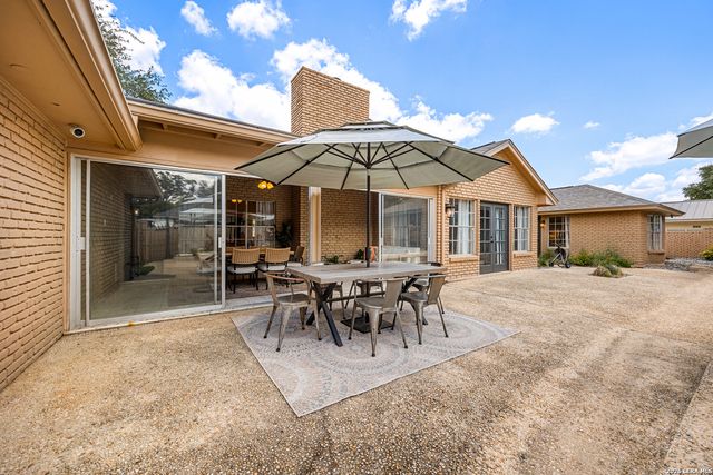 200 Sir Arthur Ct, Castle Hills, TX 78213