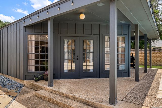 200 Sir Arthur Ct, Castle Hills, TX 78213