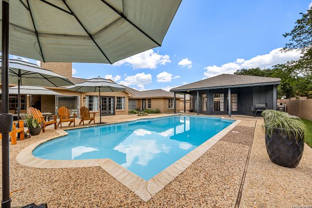 200 Sir Arthur Ct, Castle Hills, TX 78213
