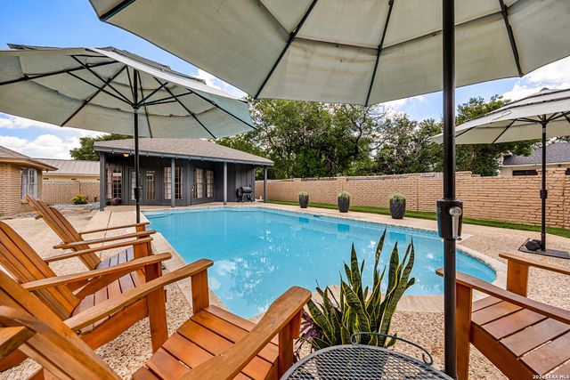 200 Sir Arthur Ct, Castle Hills, TX 78213