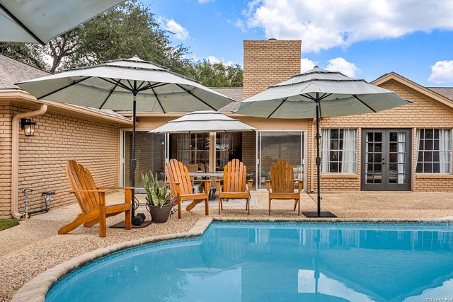200 Sir Arthur Ct, Castle Hills, TX 78213