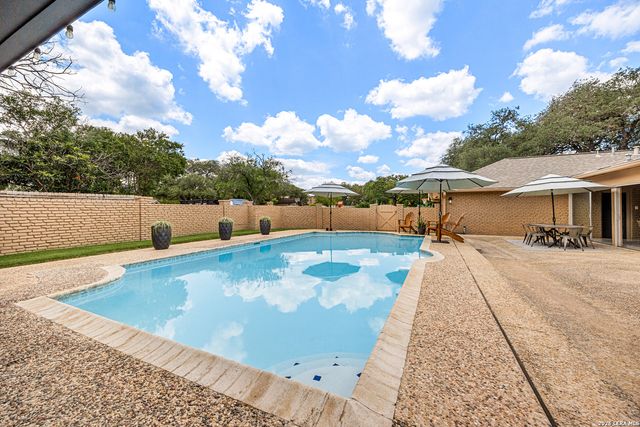 200 Sir Arthur Ct, Castle Hills, TX 78213