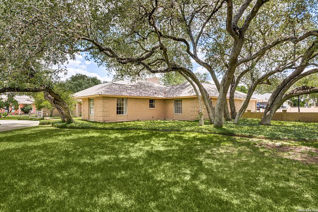 200 Sir Arthur Ct, Castle Hills, TX 78213