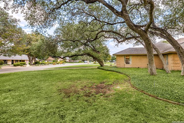 200 Sir Arthur Ct, Castle Hills, TX 78213