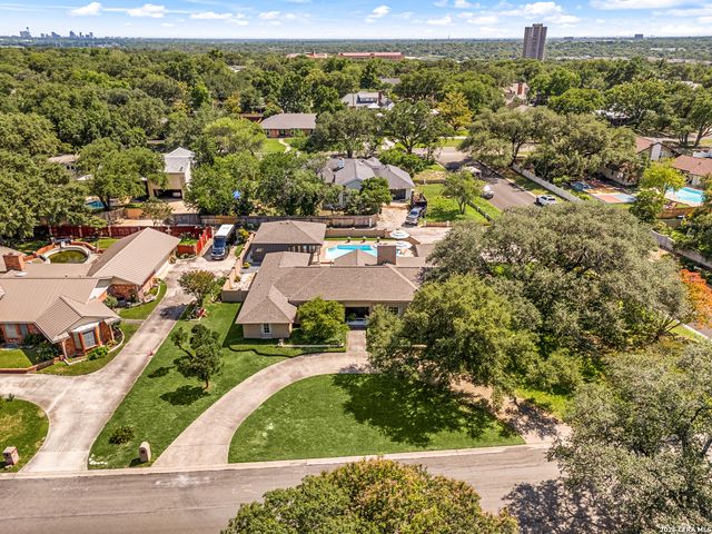 200 Sir Arthur Ct, Castle Hills, TX 78213