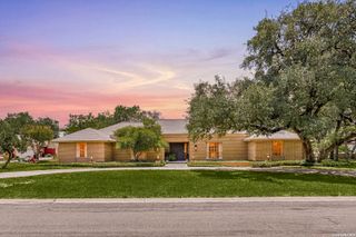 200 Sir Arthur Ct, Castle Hills, TX 78213