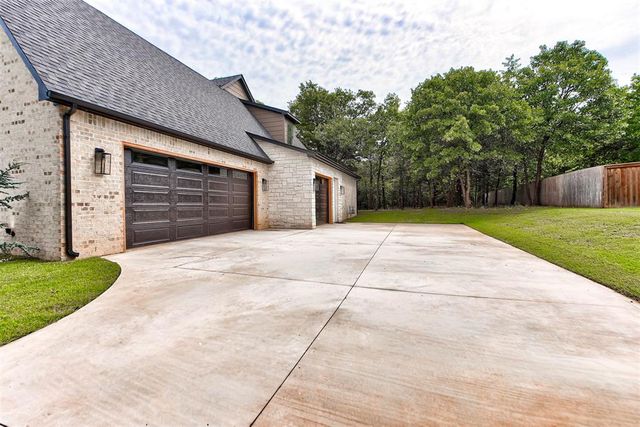 7402 Coyote Point, Edmond, OK 73034