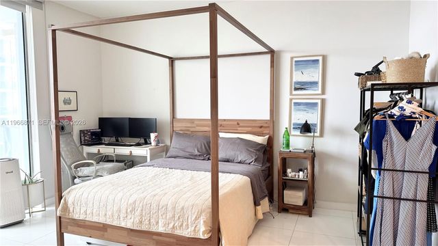 1050 Brickell Ave 3206, Miami, FL 33131