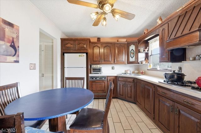100 Hayes Ave, Clark Twp., NJ 07066