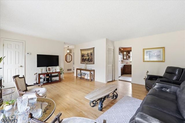 100 Hayes Ave, Clark Twp., NJ 07066