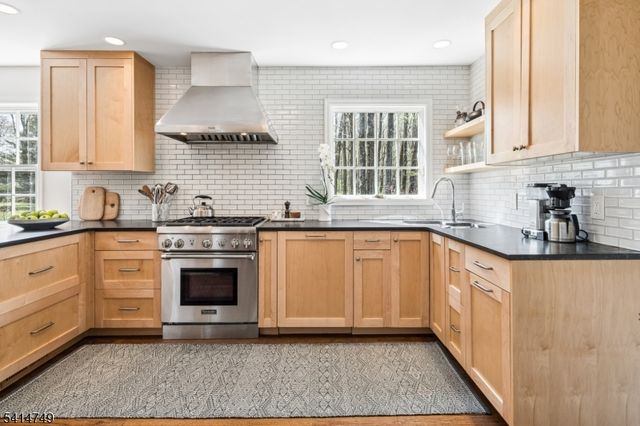 89 Lyons Pl, Bernards Twp., NJ 07920