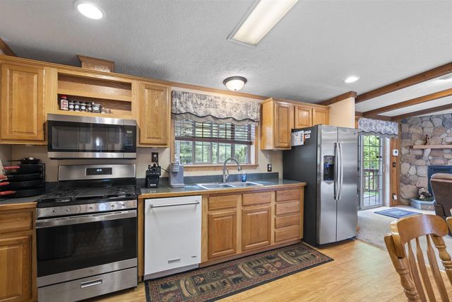 123 Lake Shore Drive, Wisconsin Dells, WI 53965