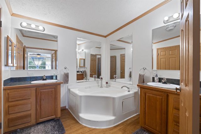 123 Lake Shore Drive, Wisconsin Dells, WI 53965