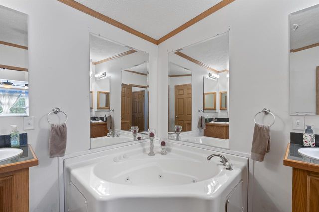 123 Lake Shore Drive, Wisconsin Dells, WI 53965