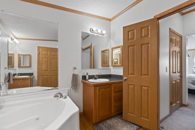 123 Lake Shore Drive, Wisconsin Dells, WI 53965