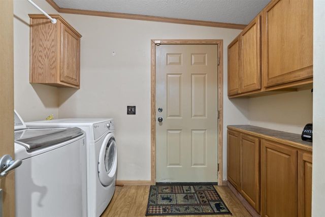 123 Lake Shore Drive, Wisconsin Dells, WI 53965