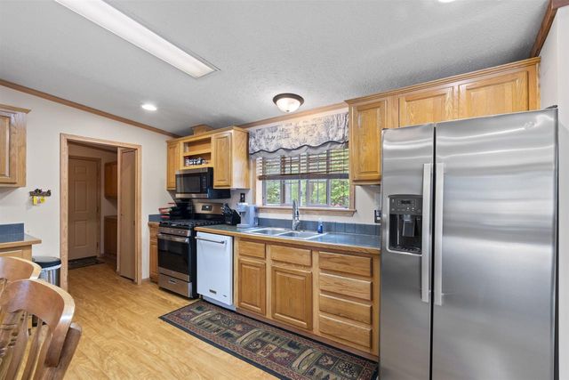 123 Lake Shore Drive, Wisconsin Dells, WI 53965